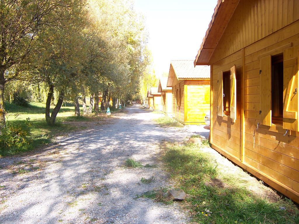 Camping La Motte Flottante La Freissinouse Esterno foto