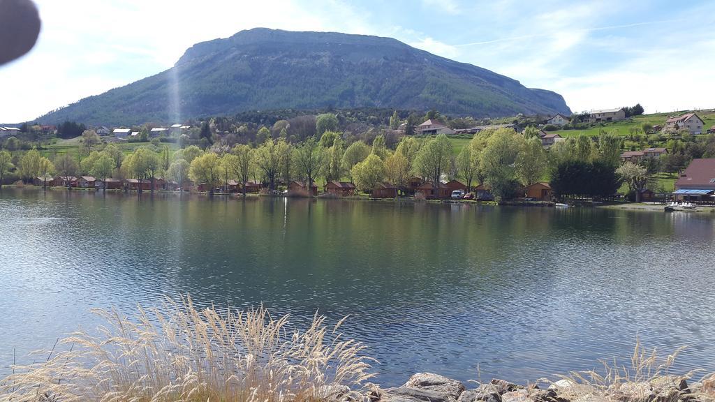 Camping La Motte Flottante La Freissinouse Esterno foto